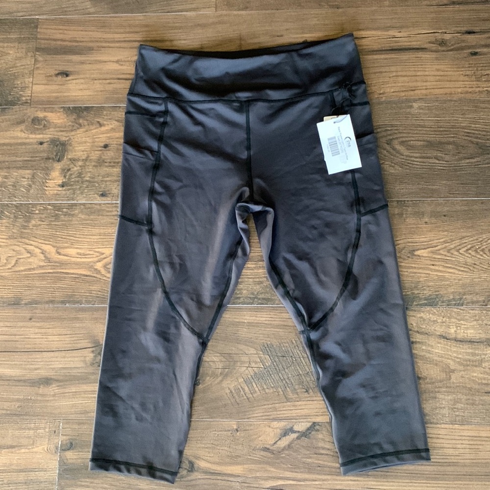 Zyia size 20 Pocket Light n Tight high rise Capri 20” RC